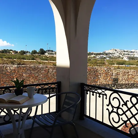 Agas Gasthuis Karterados (Santorini)