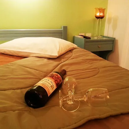 Agas Gasthuis Karterados (Santorini)