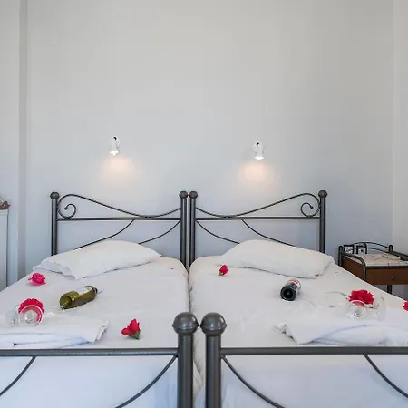 Agas 3* Karterados (Santorini)
