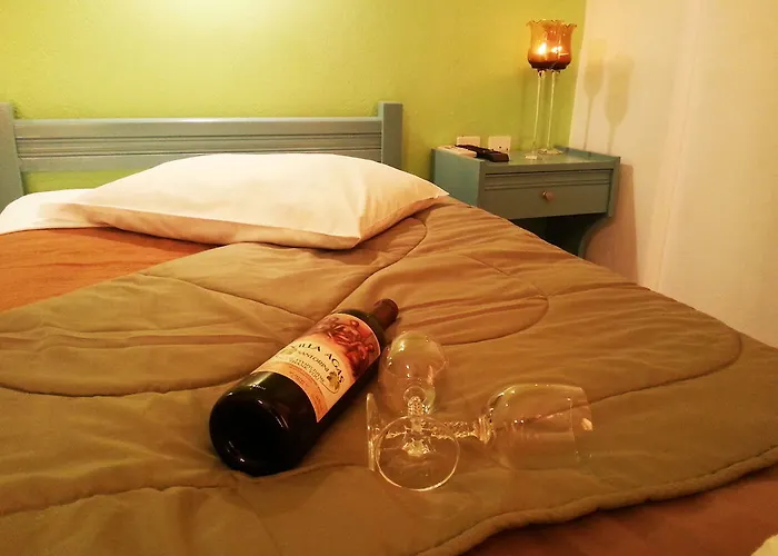 Agas Konukevi Karterados (Santorini)